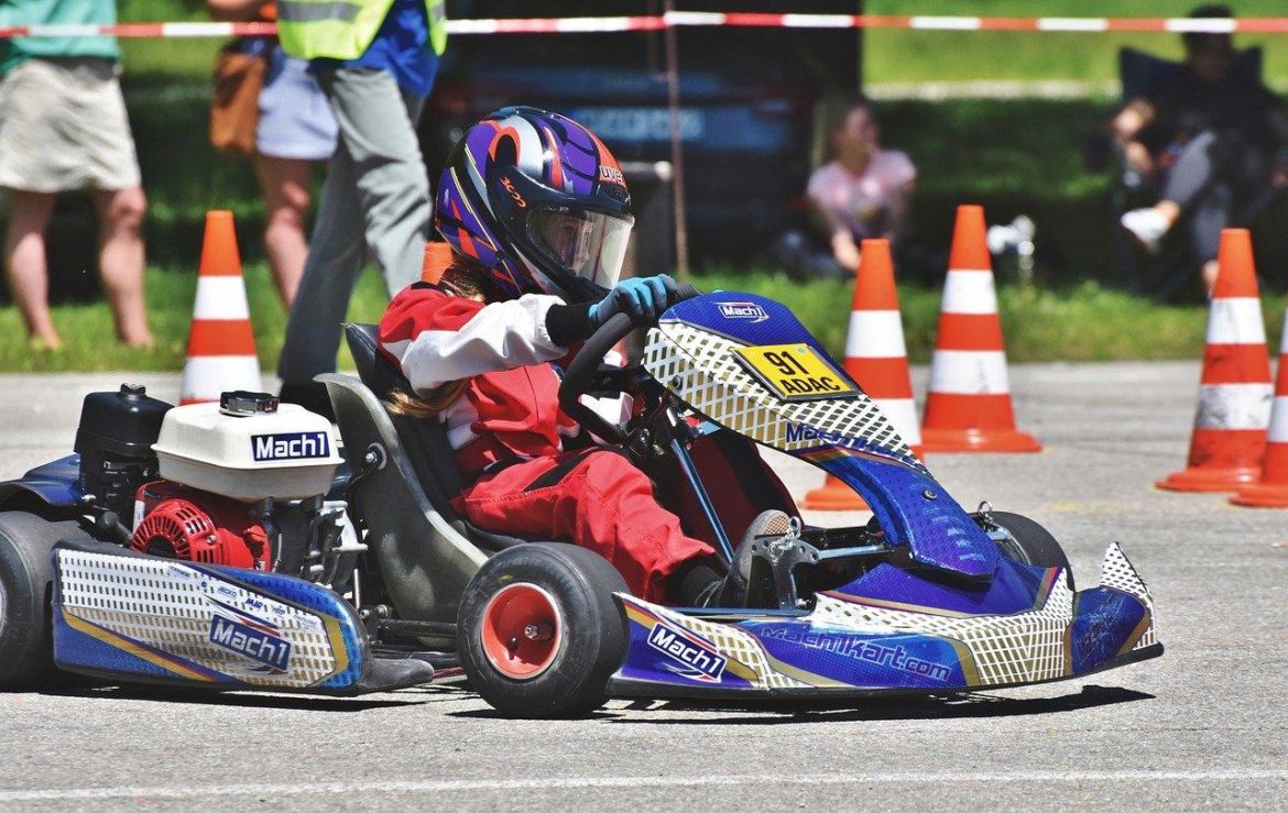 pilote de kart sur la piste